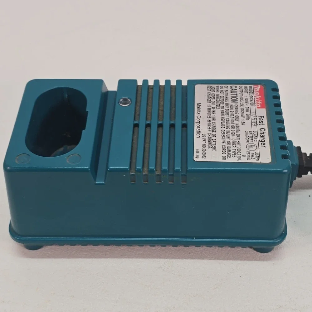 Makita Fast Charger DC9700 7.2V and 9.6V Fast Charger OEM Clean and Tested